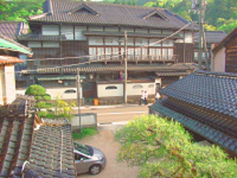 足元湧出温泉宿の外観