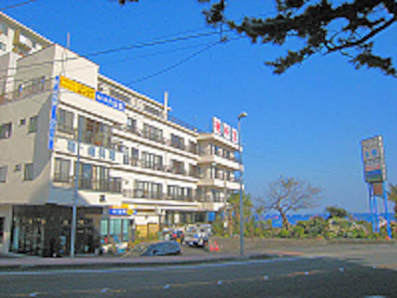 網代温泉平鶴外観