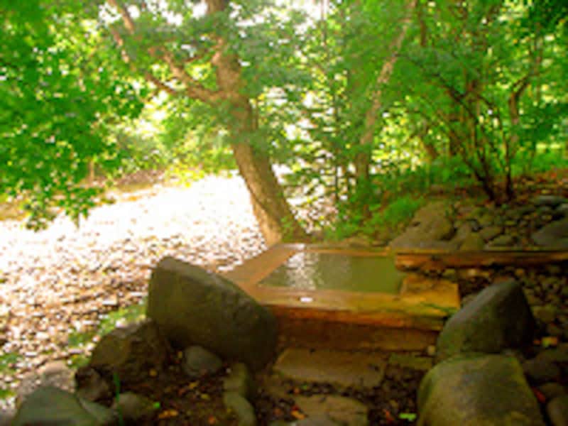 銀婚湯トチニの湯露天