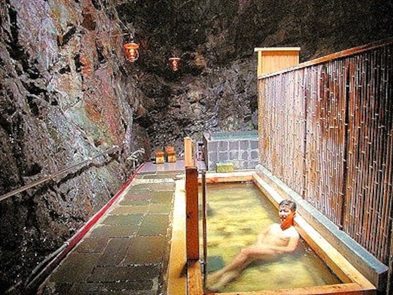 下部温泉「くつろぎの宿 裕貴屋」の岩風呂