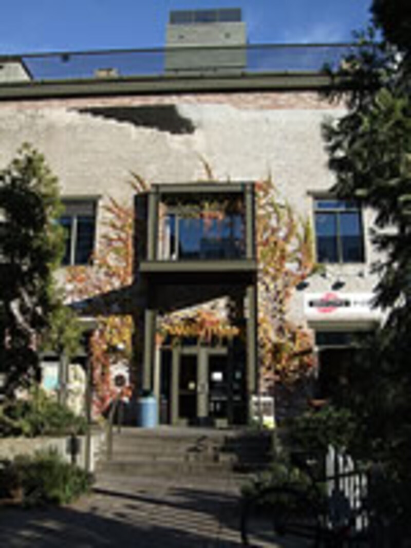 エコトラストビル