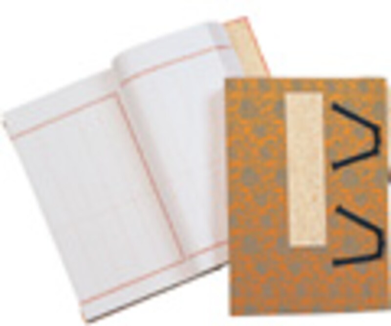 浄土真宗の場合は位牌をお祀りせず、このような過去帳に法名や没年月日等を記入します。しかし、先祖代々の習慣から位牌をつくる家もありますのでお寺に相談してみましょう。