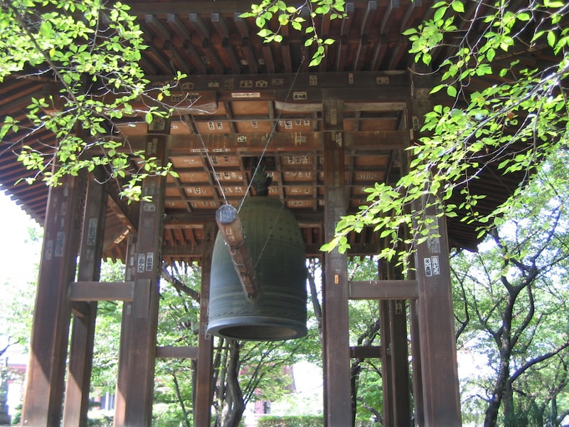 開祖や師と同じ場所に分骨することを進めているお寺や宗派もあります。