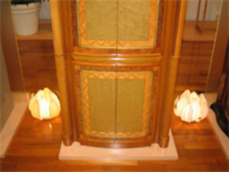 仏壇と花あかり