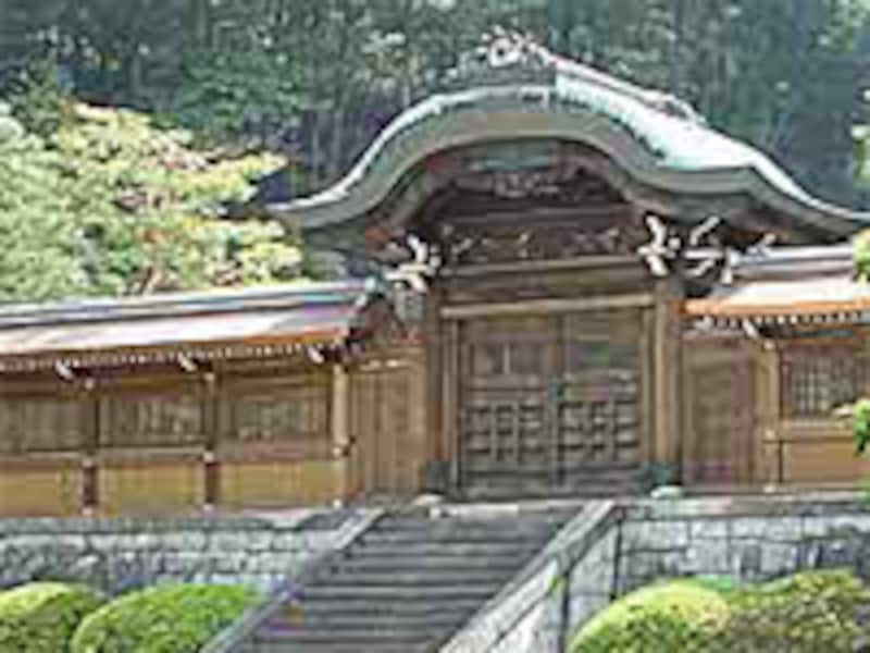 天皇の葬儀も江戸時代まで仏式で行われていました