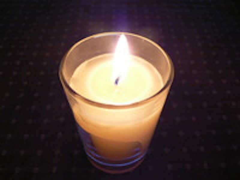 葬儀後もロウソクの灯をたやさない