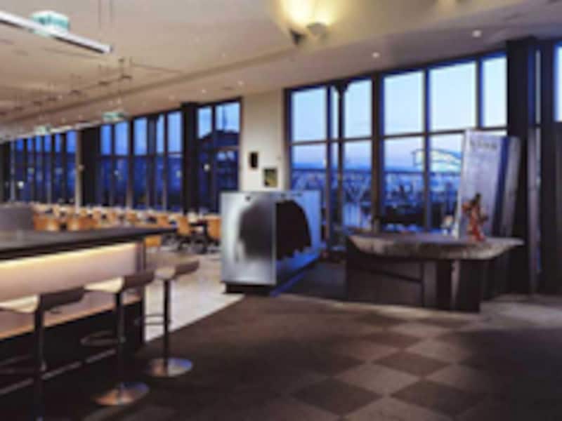 スランテッドドア