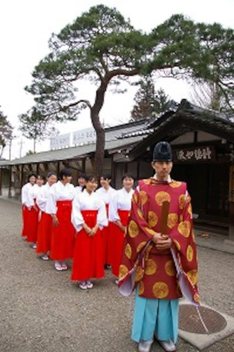 ヨン様ファンゆかりの神社で巫女さん体験 寺 神社 All About ヨン様ファンゆかりの神社で巫女さん体験 寺 神社 All About