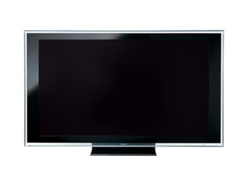 KDL-70X7000　予想実売価格 \4,000,000　BRAVIAのイメージリーダーの70V型。ホントにデカイ。ベゼル周囲をアクリルで囲んだソニー薄型テレビのCI「フローティングデザイン」が特徴的
