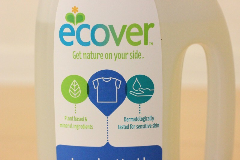 エコベール・ランドリーリキッドのラベルには、植物のチカラを活かして作られていること、肌へのやさしさを自社で確認していることが明記されています