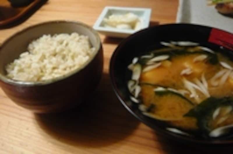 ご飯と味噌汁