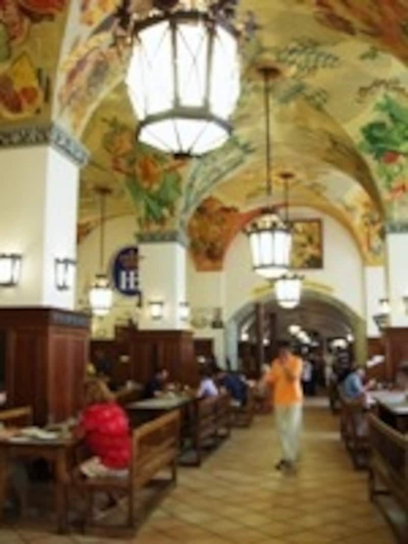 他店とは一線を画する広さのビアホール