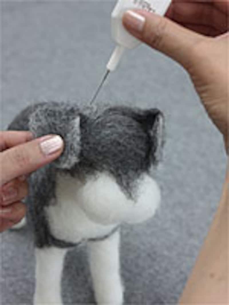 頭部に耳をつける