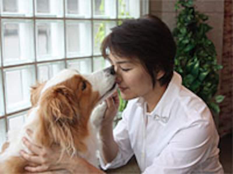 山田りこさんと、愛犬のマーロンちゃん