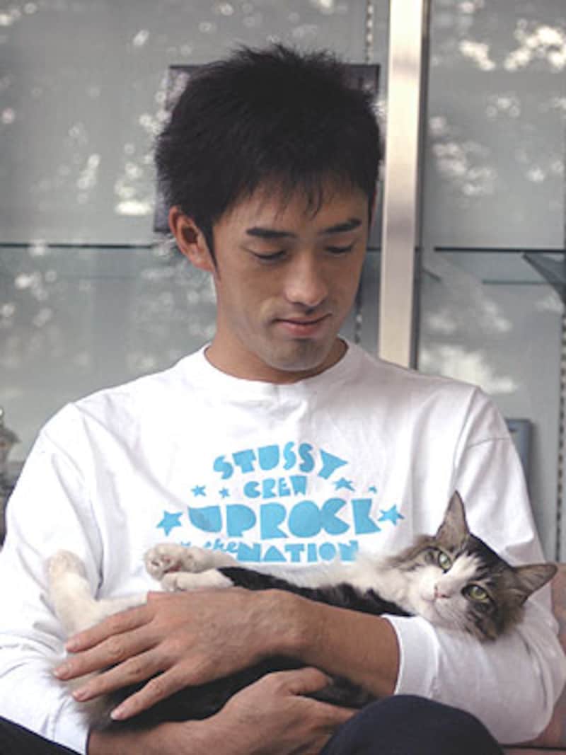 木佐貫選手に抱っこされるリョウくん