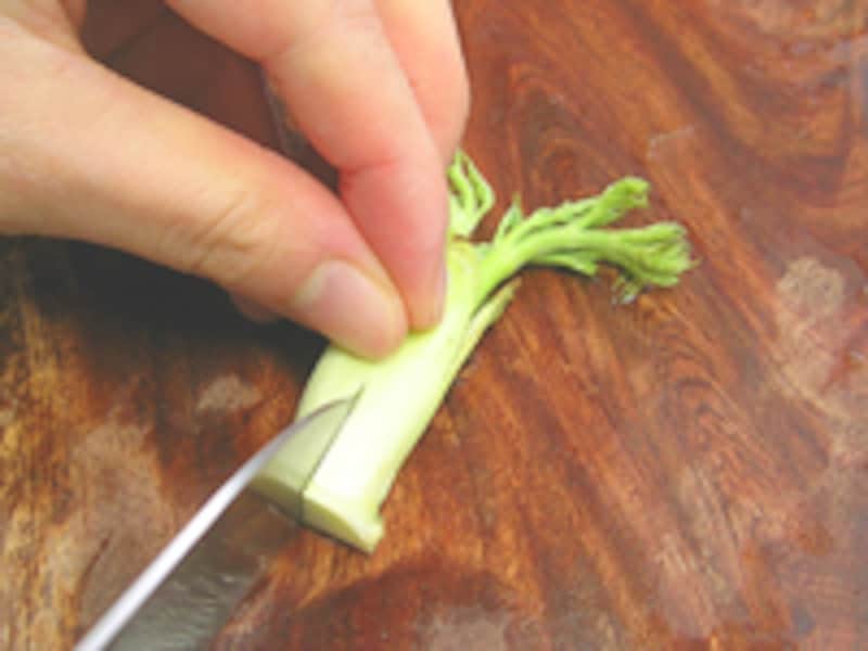 たらの芽の下ごしらえ３