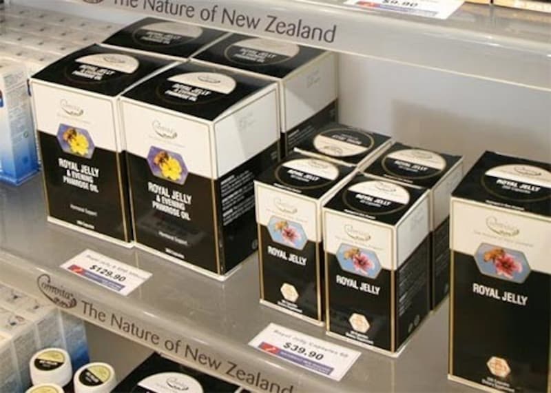 蜂蜜製品は人気が高い。ロイヤルゼリーはまとめ買いも