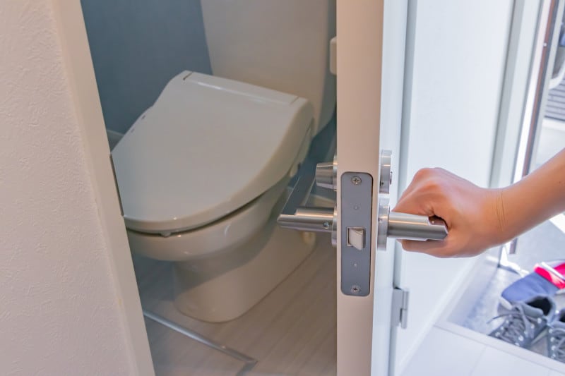 トトイレの臭い対策ステップ3：大掃除と来客対策