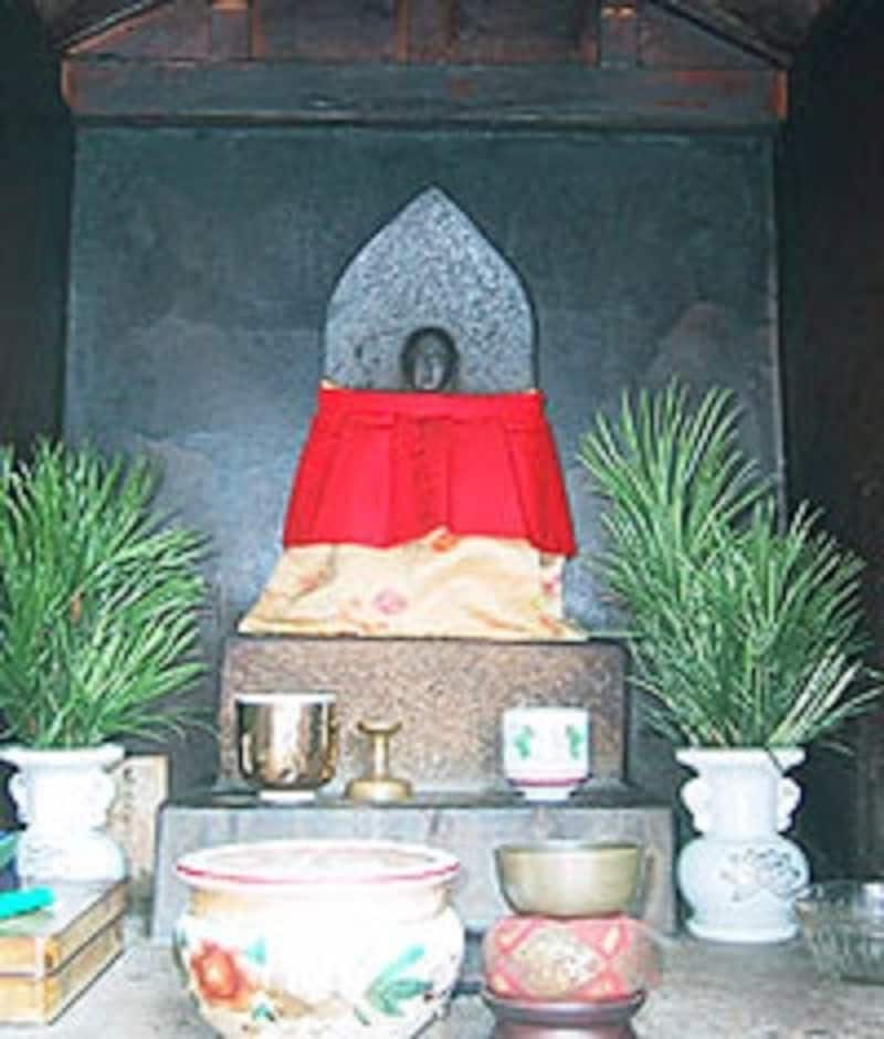 子供たちの無病息災を願うお地蔵さん