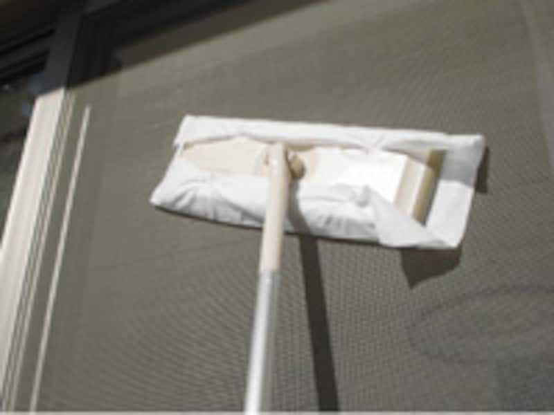 網戸拭きシートで拭く