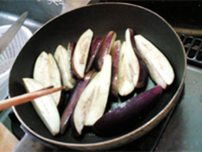 ナスを焼く