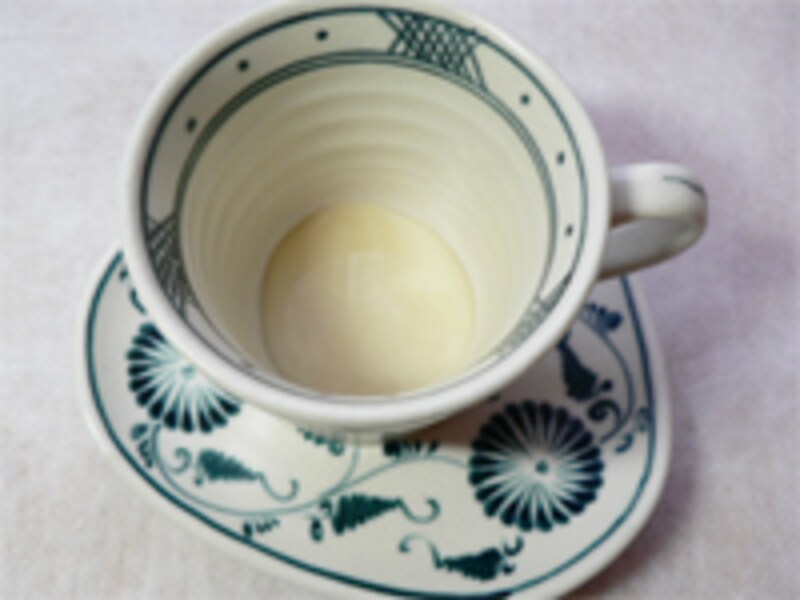 コンデンスミルクを入れる