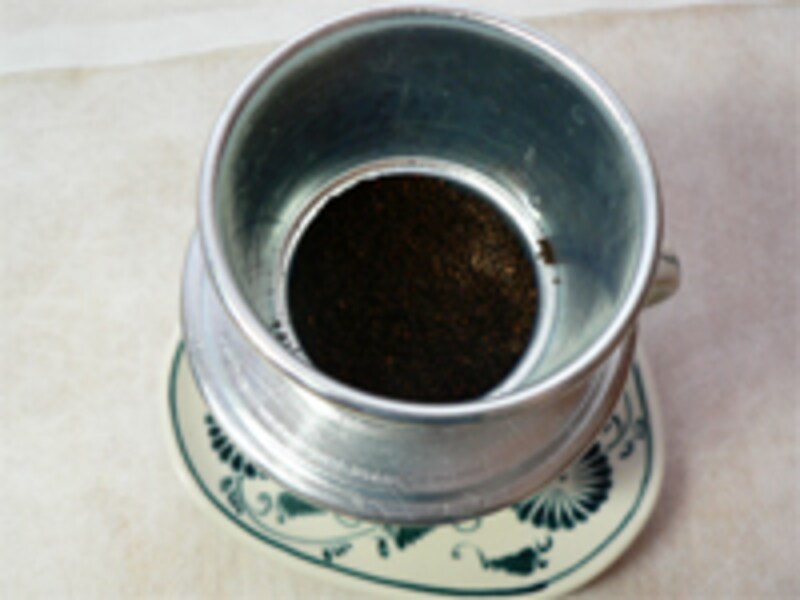 コーヒー豆を入れる