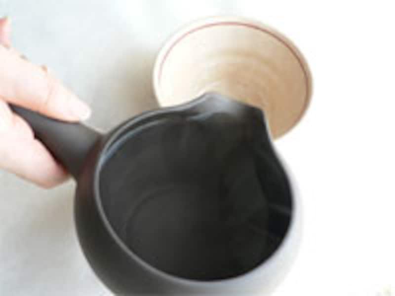 茶葉を入れる