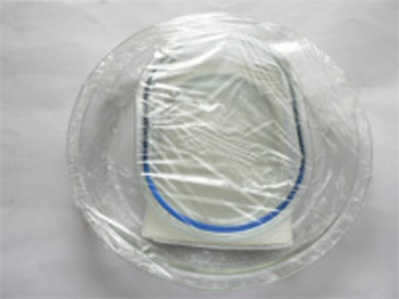 耐熱皿とキッチンペーパー