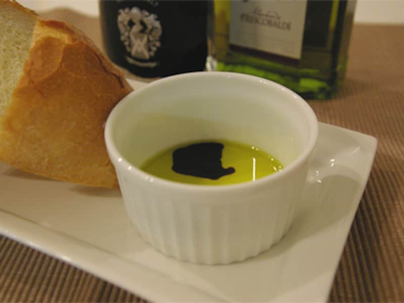 オリーブオイルとバルサミコ酢