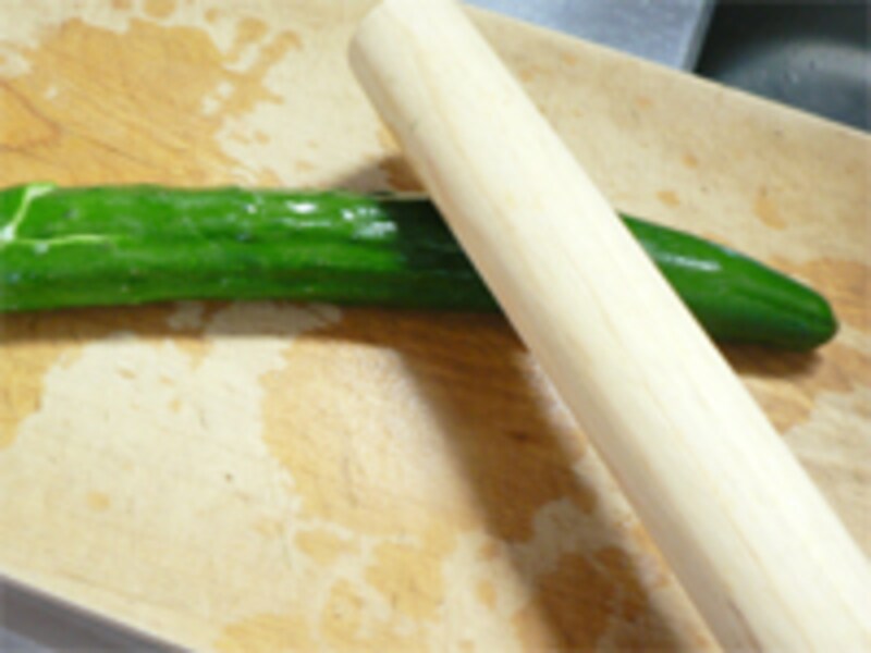 キュウリを叩く