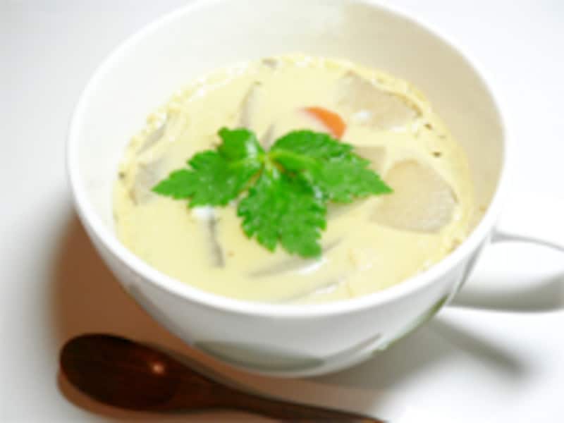 三つ葉を散らす