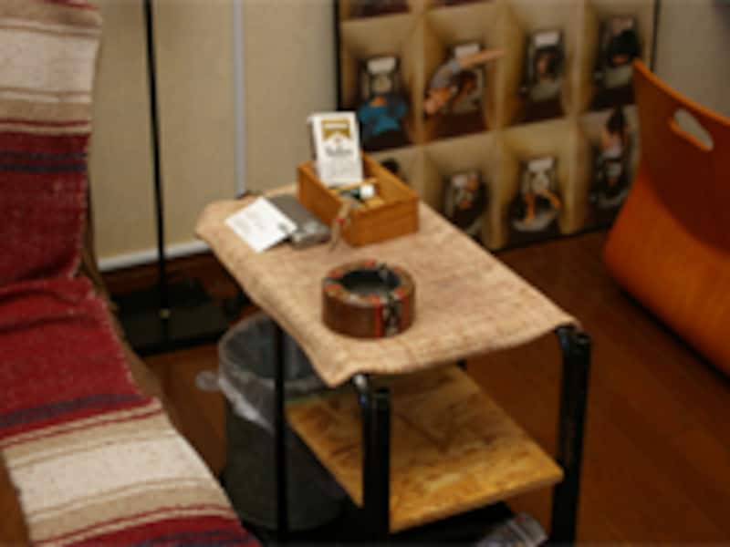 サイドテーブル