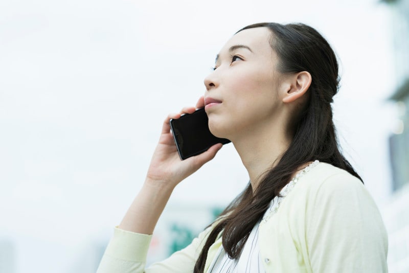 一人暮らしが帰省・旅行で長期間家を空けるときの注意点:長く家を空けているときは、出先から留守番電話を確認しましょう。留守電がいっぱいになったままだと外出していることが知られてしまうことがあります。不要なメッセージはその都度消して