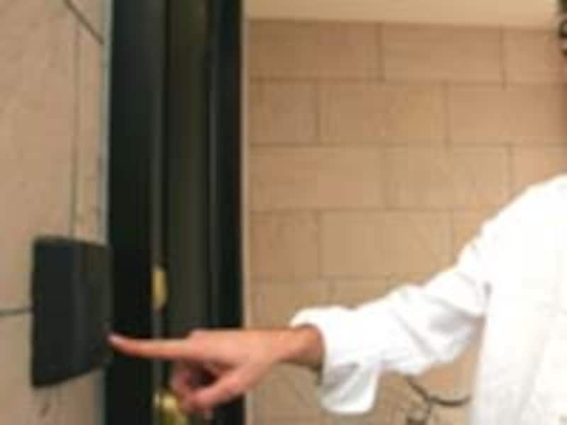 玄関、チャイム