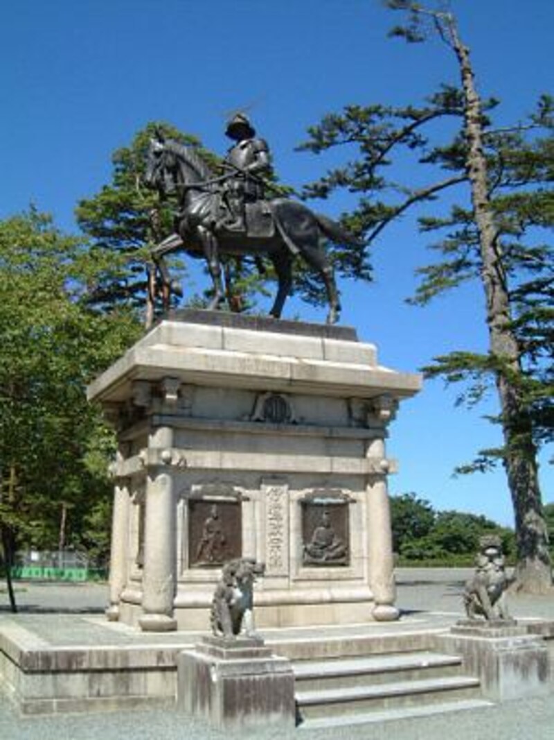 【宮城】仙台・青葉城址にたたずむ伊達政宗の銅像
