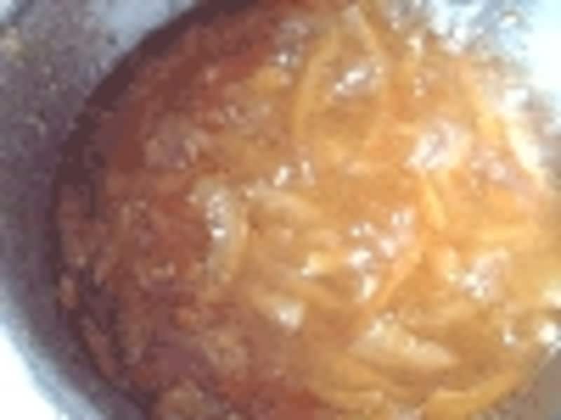 レモン汁を加えて好みのかたさに煮つめる