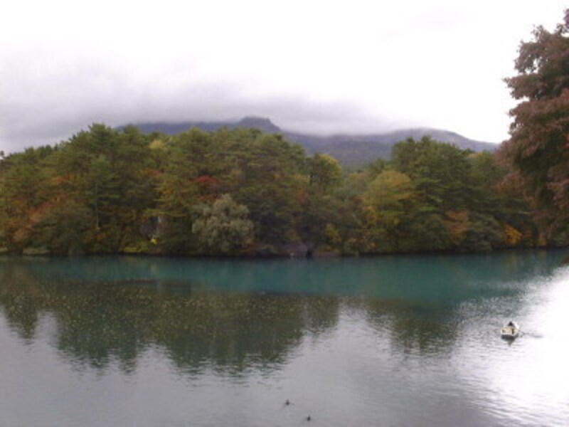 磐梯高原・毘沙門沼と紅葉