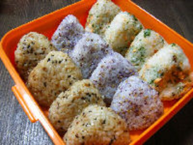 三色混ぜおむすび