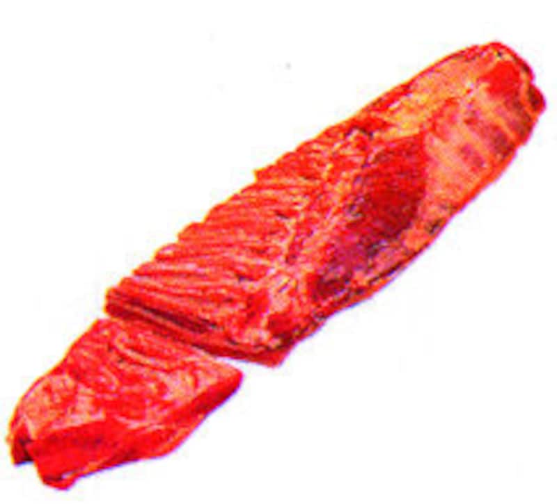 赤身と脂肪が層になり濃厚な味の「ばら」