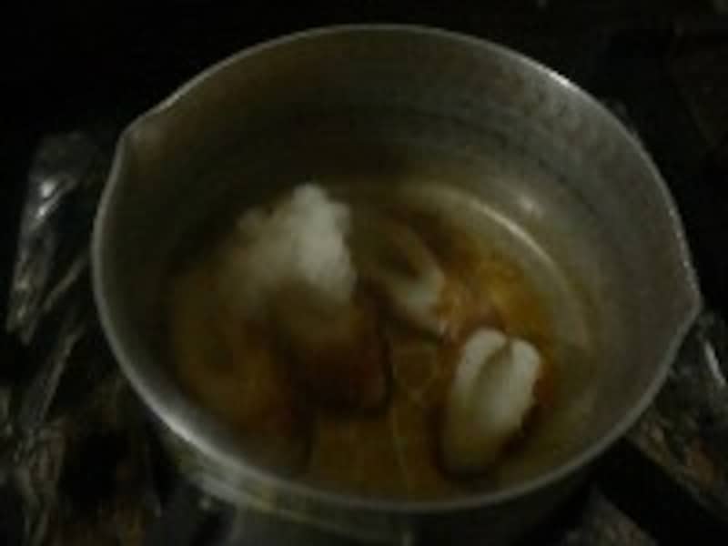 竹輪を煮ておろしを加える