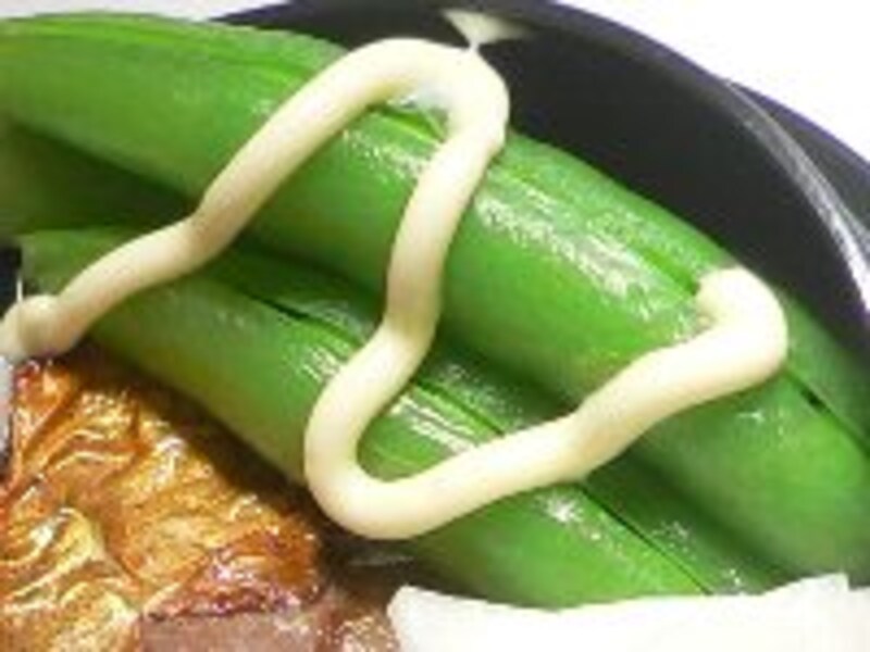 ヘタを取ってゆでる