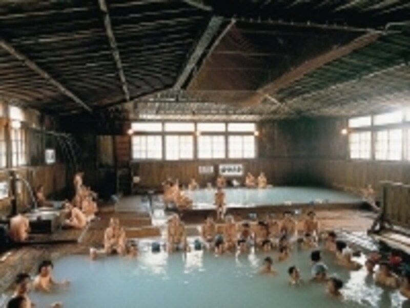 見た瞬間に圧倒される、総ヒバ造りの大浴場｢千人風呂｣