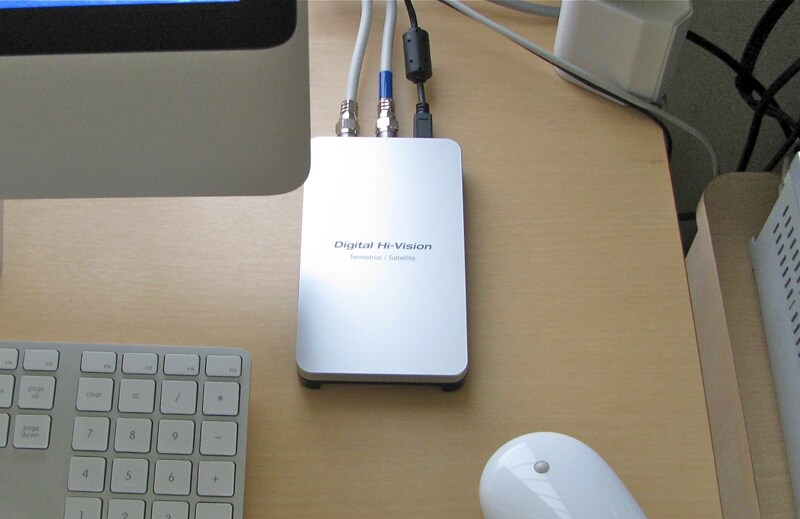 アンテナケーブルはBS・CS用と地上デジタル用の2つを接続します。アンテナの配線について、よくわからない場合は電気店などで相談してみましょう（クリックで拡大）