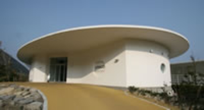 レセプションのあるリゾートのエントランス