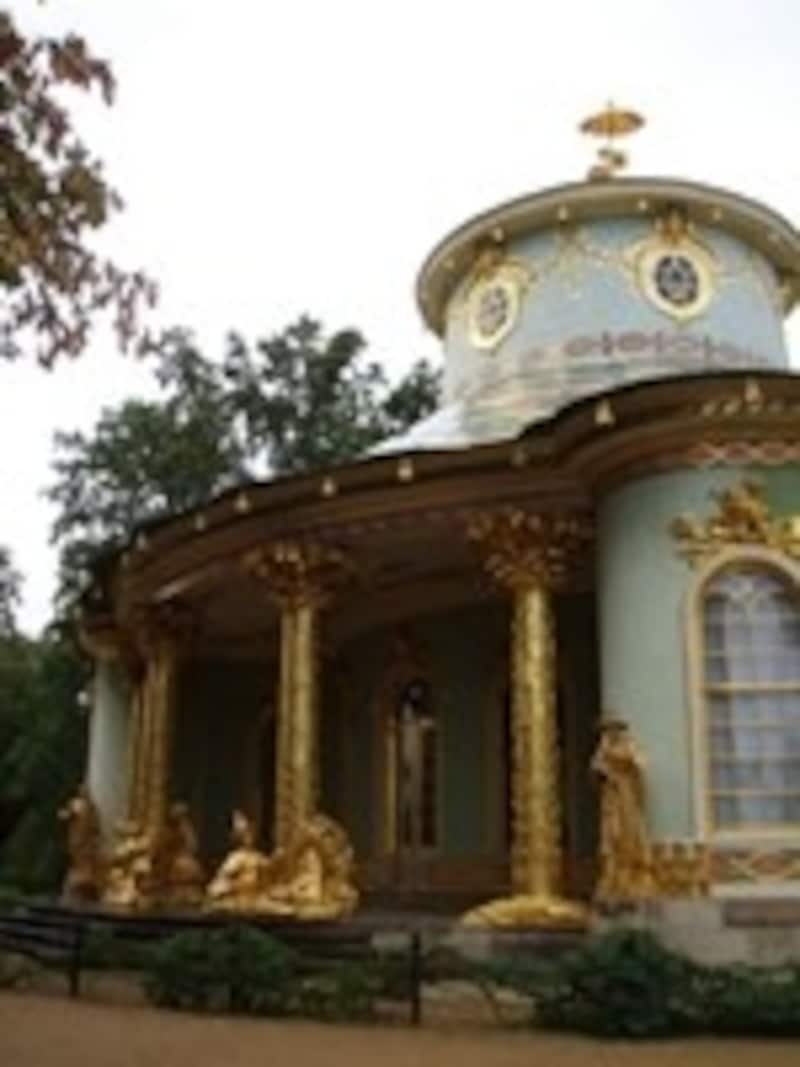 庭園の中国茶館