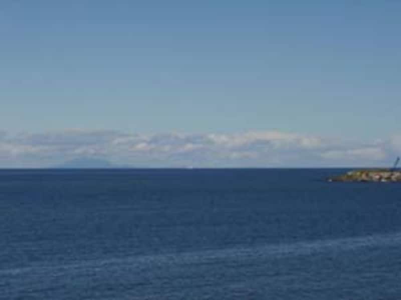 ゲストハウスケルンから望む国後島