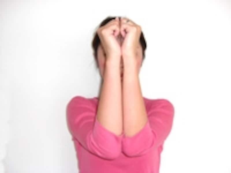 バスト全体に意識を集中させます