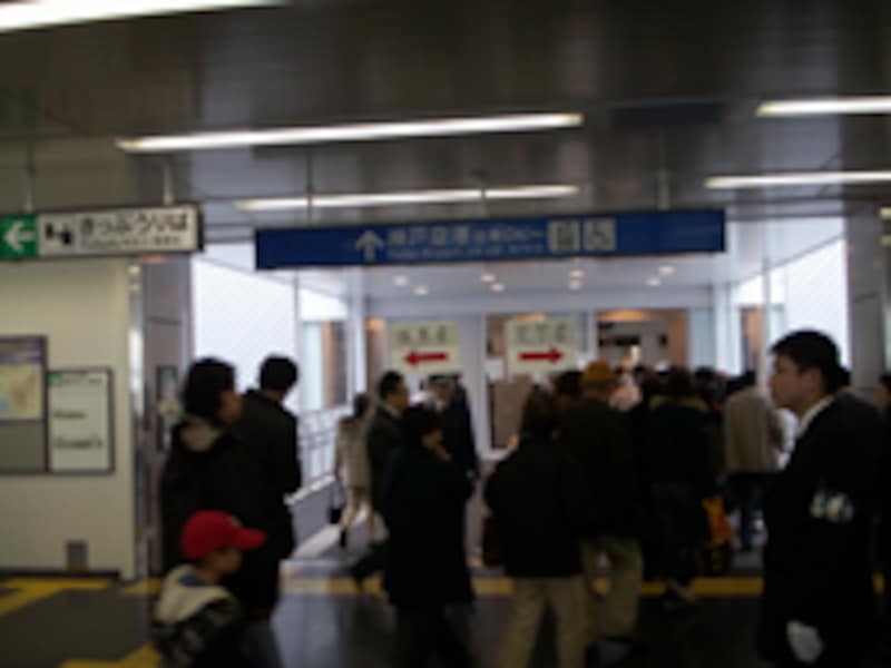 ポートライナー連絡通路