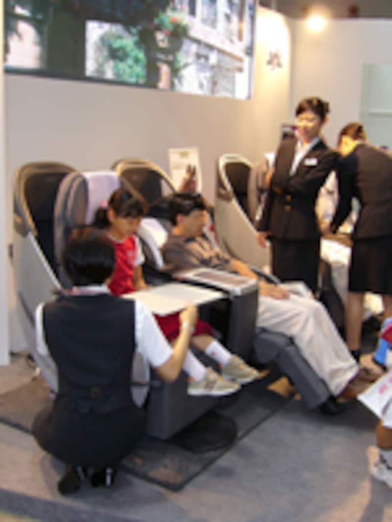 JALシェルフラットシート展示